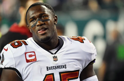 Trending: Buccaneers pour final insults to Devin White after securing a deal with the Eagles