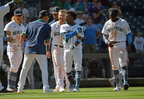 Just Now: Mariners fans favorite veteran star in a move with intriguing repercussions