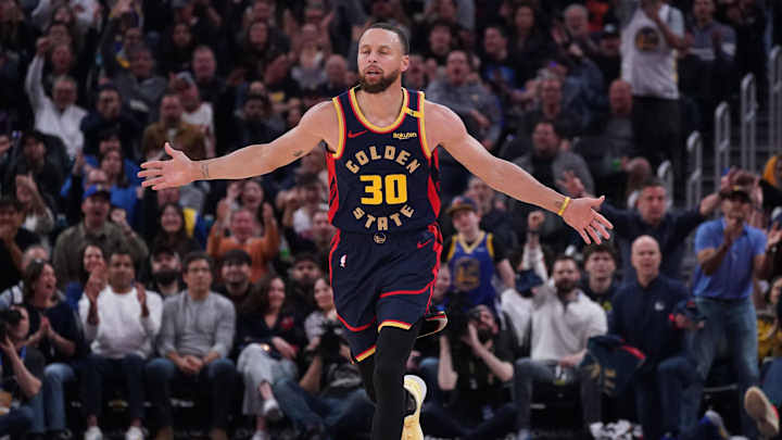 Stephen Curry Shatters NBA Records in Jaw-Dropping Showdown vs. Rockets!