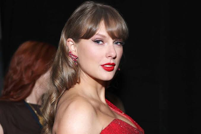 Taylor Swift to Star in The Remake Of Hollywood Movie
